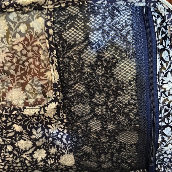 VERA BRADLEY Deluxe Travel organizer. NWT - Picture 3 of 14